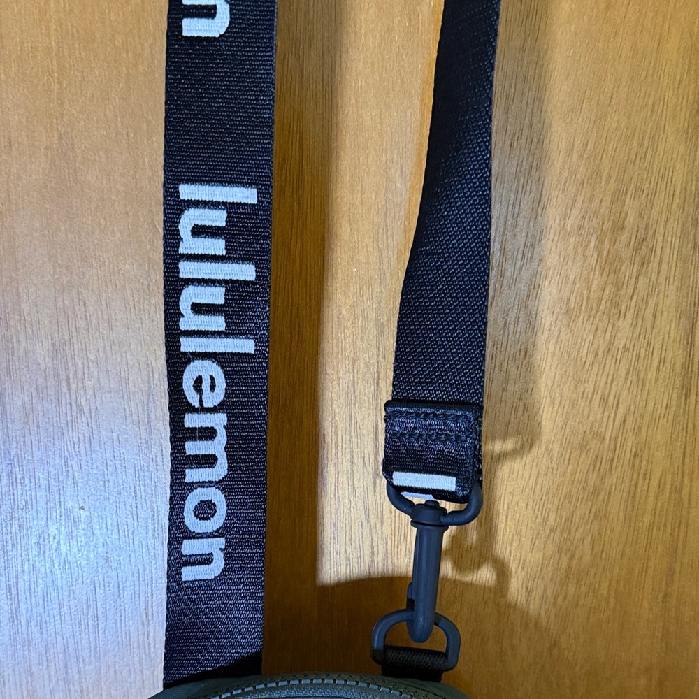 lululemon athletica Dark Green Belt The Rest is Written Crossbody | Lululemon FR - Picture 5 of 7